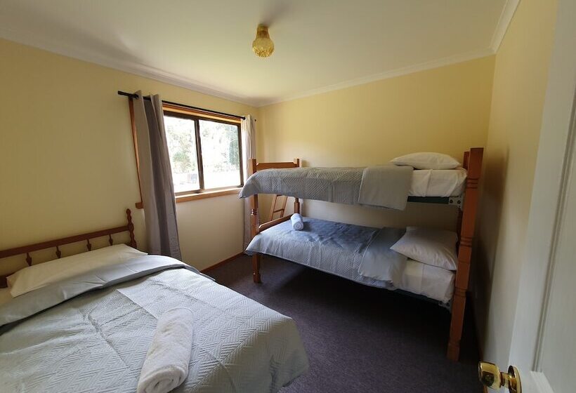 Lake Yalleena Nature Retreat