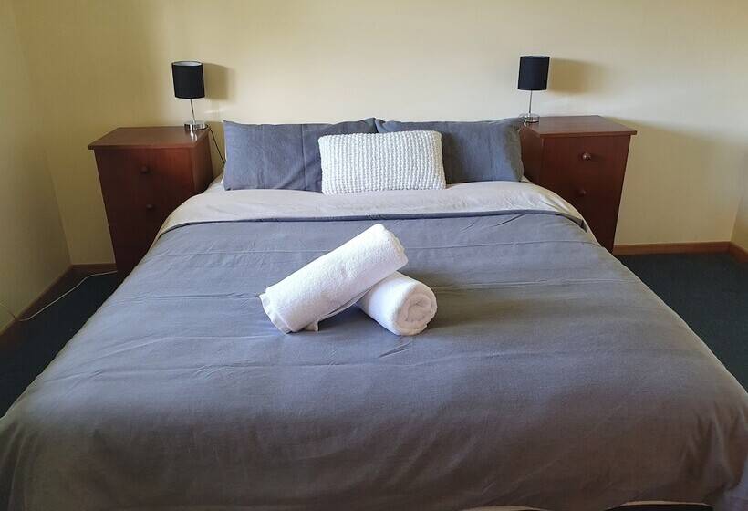 Lake Yalleena Nature Retreat