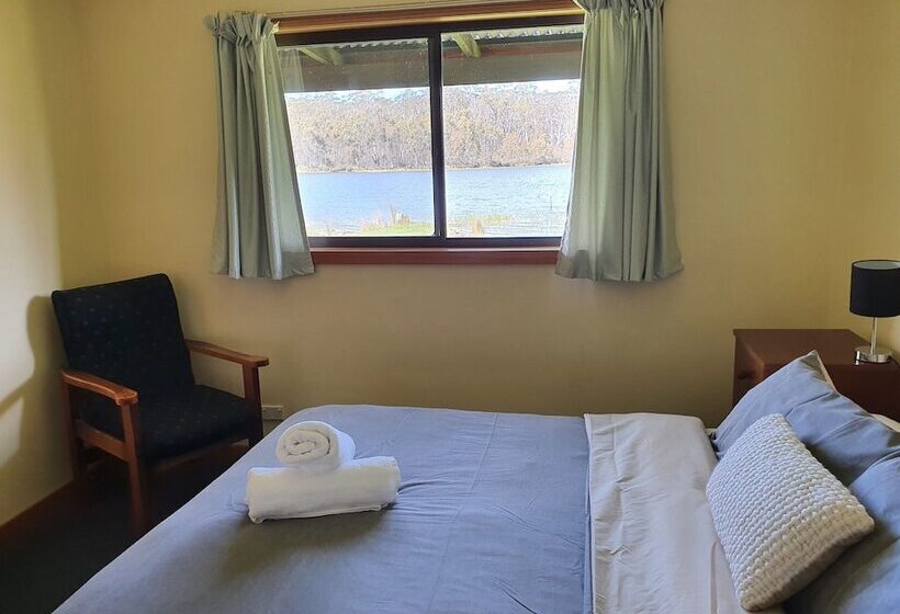 Lake Yalleena Nature Retreat