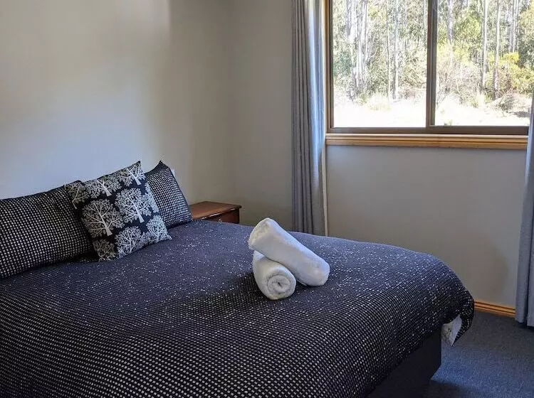 Lake Yalleena Nature Retreat