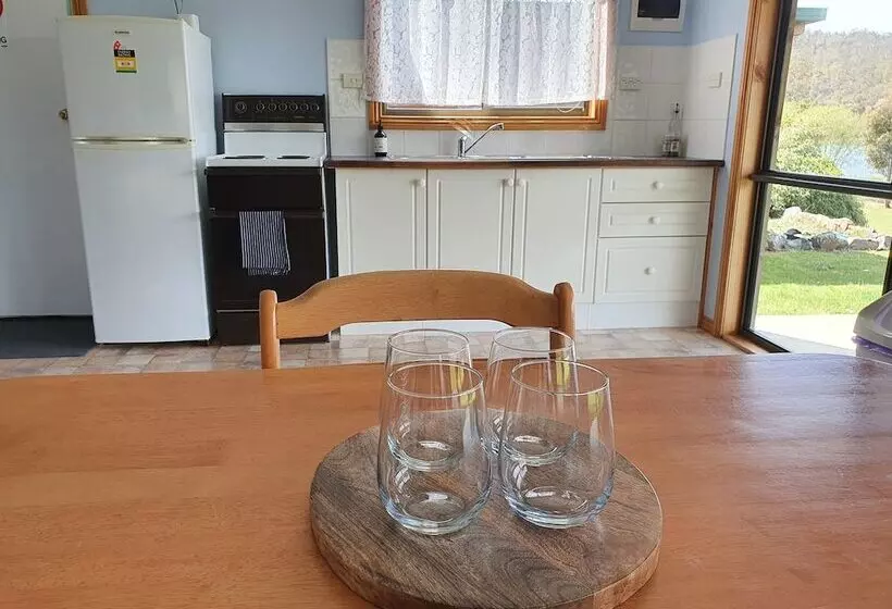 Lake Yalleena Nature Retreat