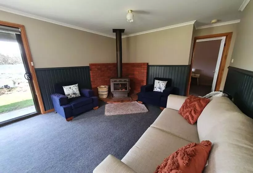 Lake Yalleena Nature Retreat