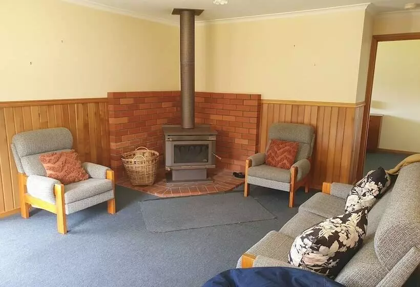 Lake Yalleena Nature Retreat