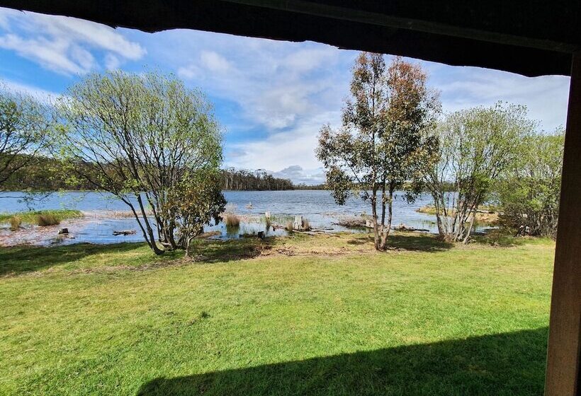 Lake Yalleena Nature Retreat