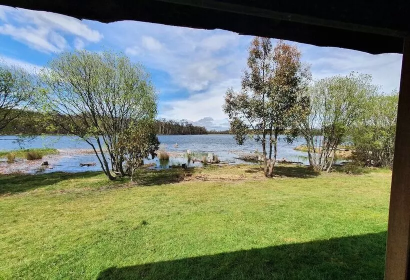 Lake Yalleena Nature Retreat