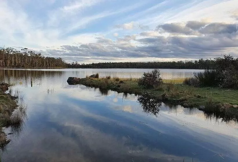 Lake Yalleena Nature Retreat