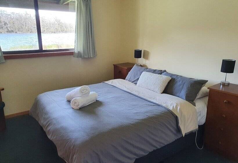 Lake Yalleena Nature Retreat