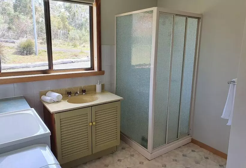 Lake Yalleena Nature Retreat