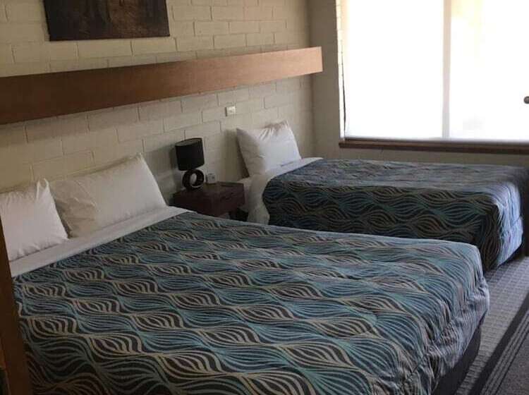 מוטל Orana Motor Inn