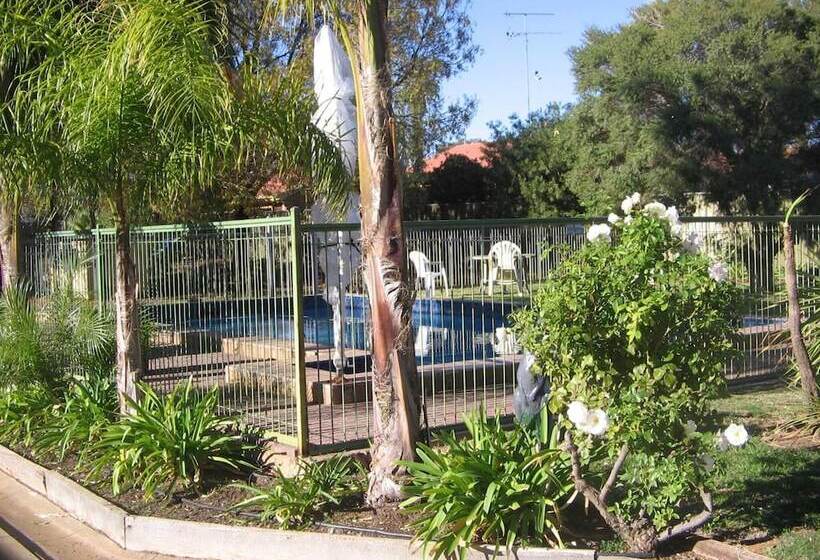 מוטל Orana Motor Inn