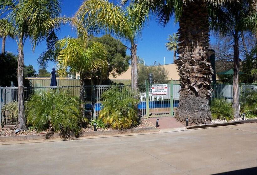 מוטל Orana Motor Inn