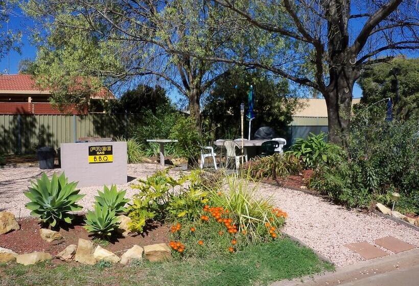 מוטל Orana Motor Inn