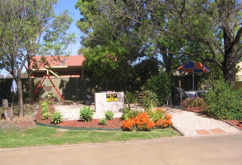 מוטל Orana Motor Inn