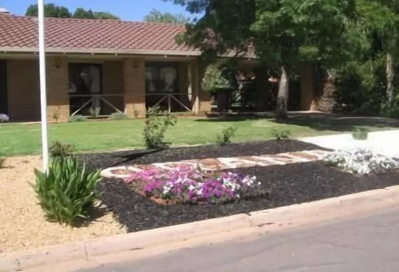 モーテル Orana Motor Inn