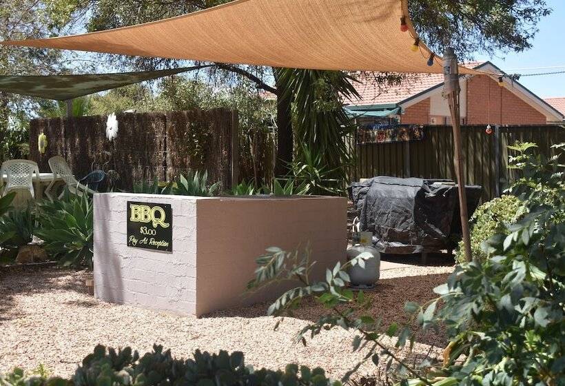 מוטל Orana Motor Inn