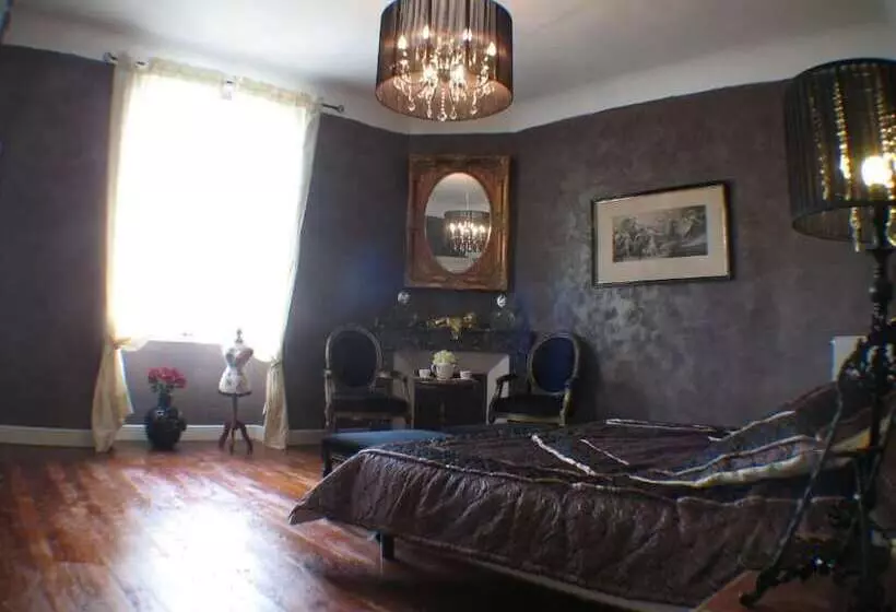 ペンション Château Coquelicot