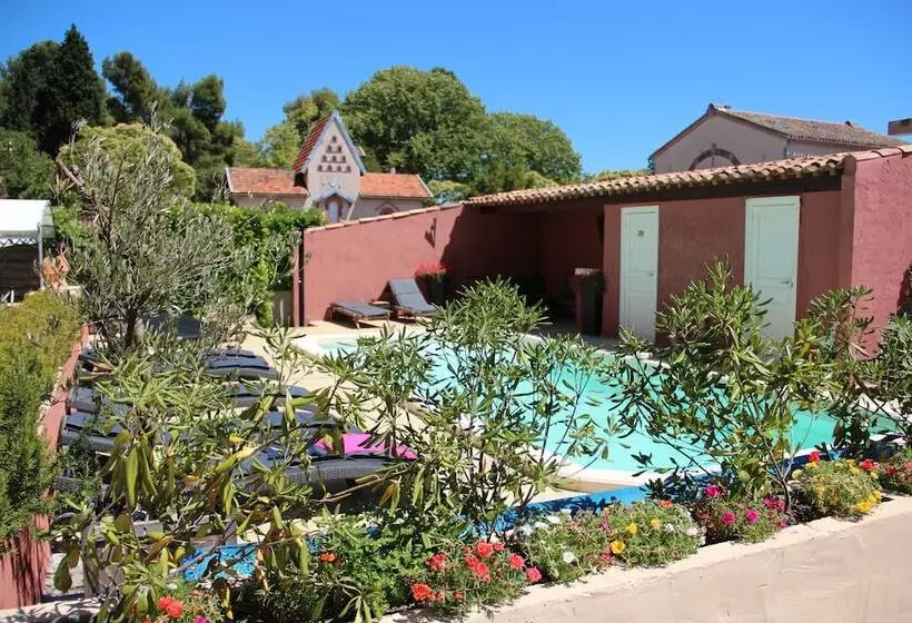 ペンション Château Coquelicot