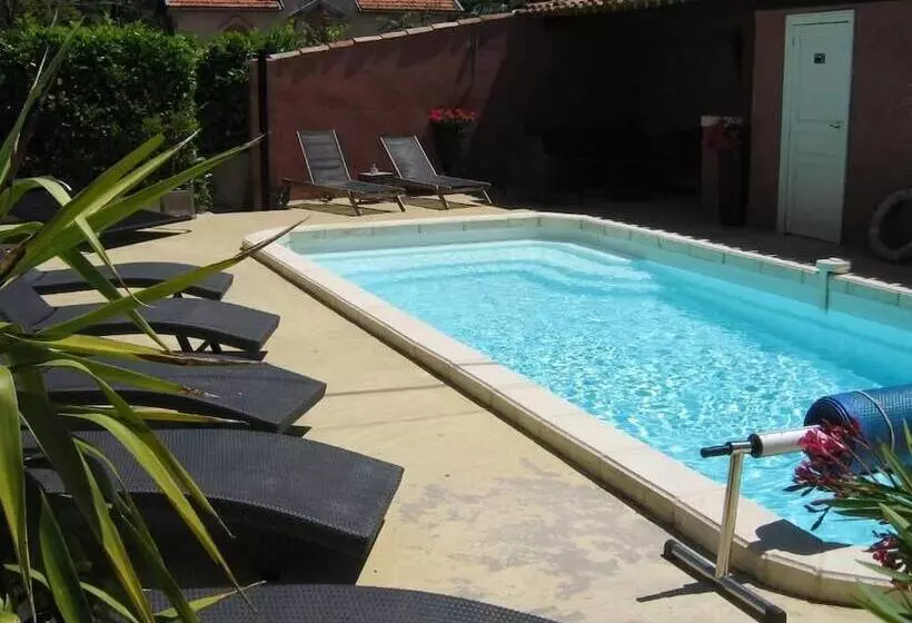 ペンション Château Coquelicot