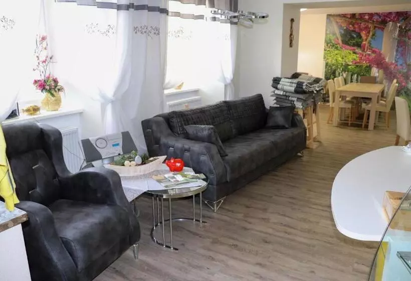 Majatalo Gästehaus   Café Frank