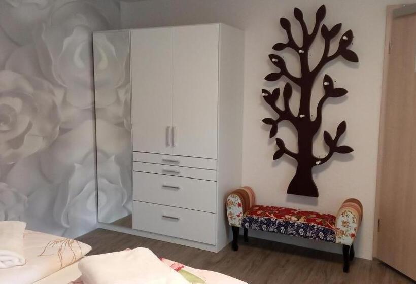 بنسيون Gästehaus Café Frank