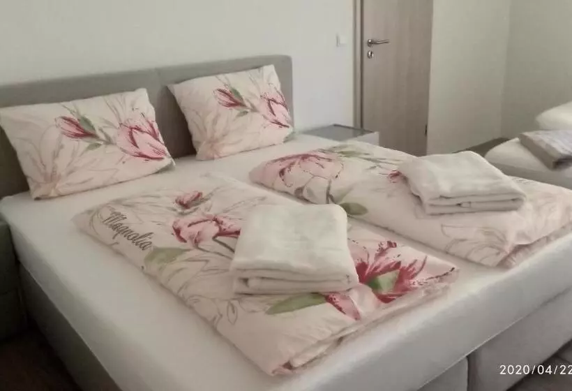 Majatalo Gästehaus   Café Frank