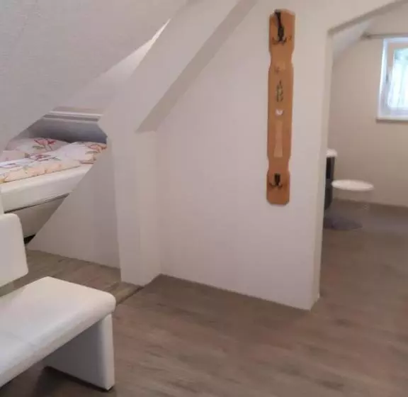 Majatalo Gästehaus   Café Frank