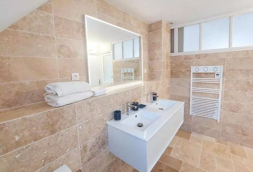 Aamiaismajoitus (B&B) Le Huis Clos