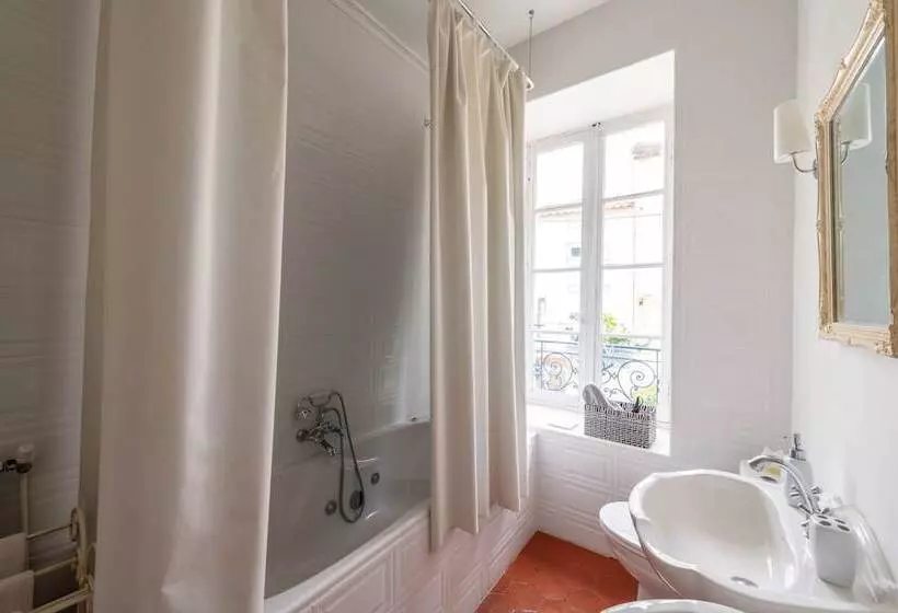 ベッドアンドブレックファースト Les Hauts De Corneilhan