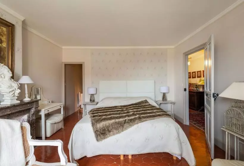 ベッドアンドブレックファースト Les Hauts De Corneilhan