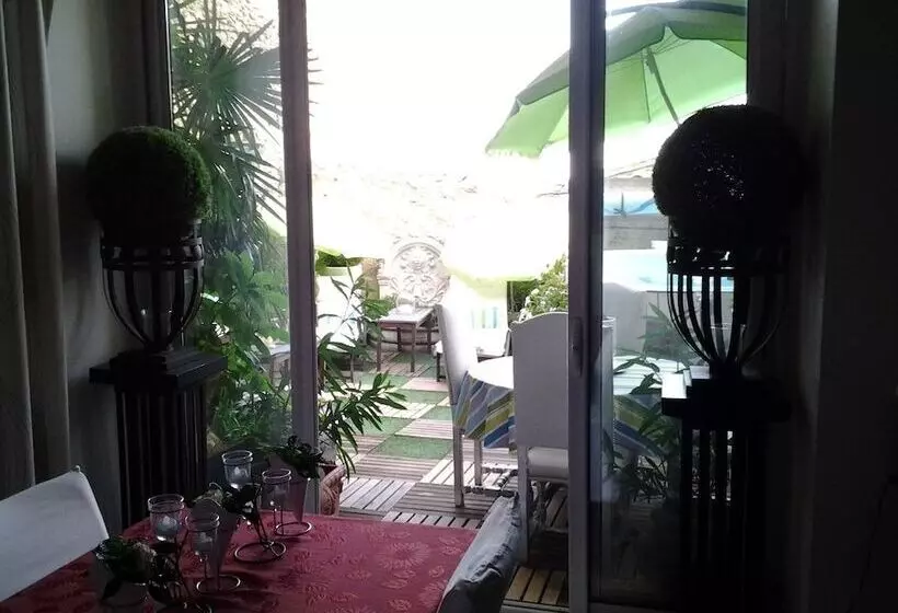 ベッドアンドブレックファースト Les Hauts De Corneilhan