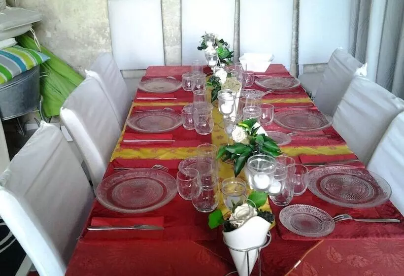 ベッドアンドブレックファースト Les Hauts De Corneilhan