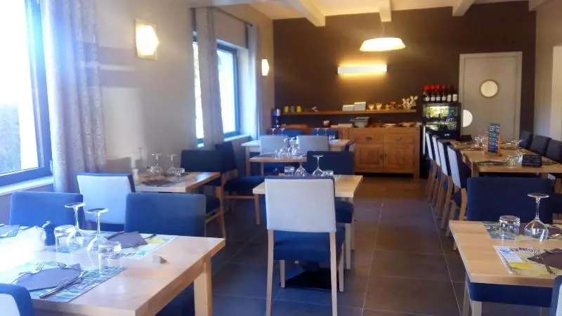 Hotelli Auberge Du Chateau De Joux