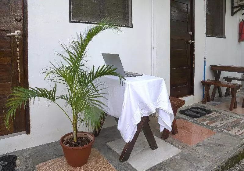 هتل Myrna S Pension House