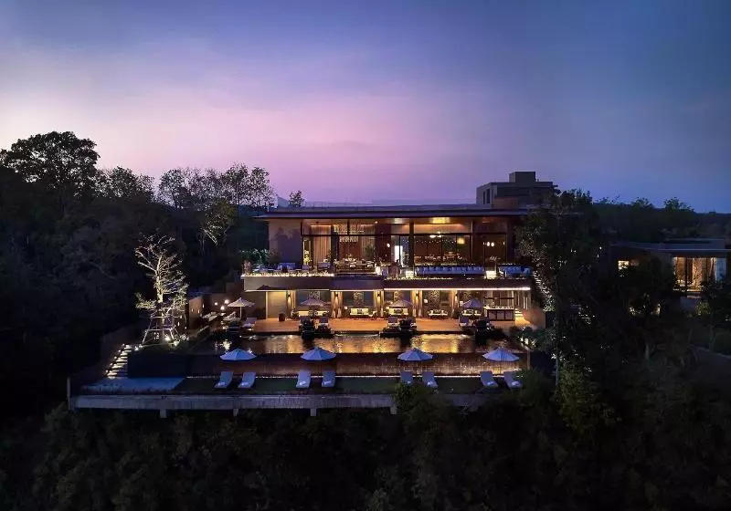 Hotelli V Villas Phuket Mgallery