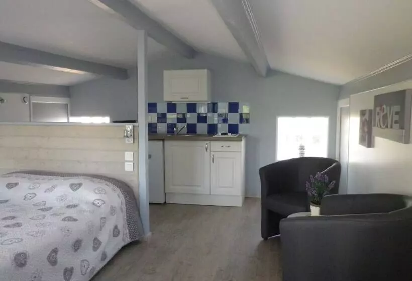 Majatalo Chevrefeuille Et Eglantine