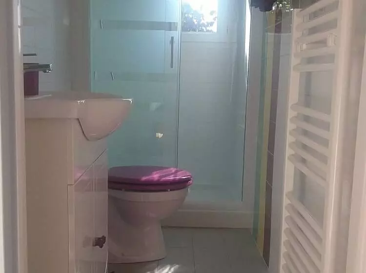 Majatalo Chevrefeuille Et Eglantine