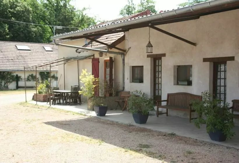 Majatalo La Ferme Du Domaine Des Parisses