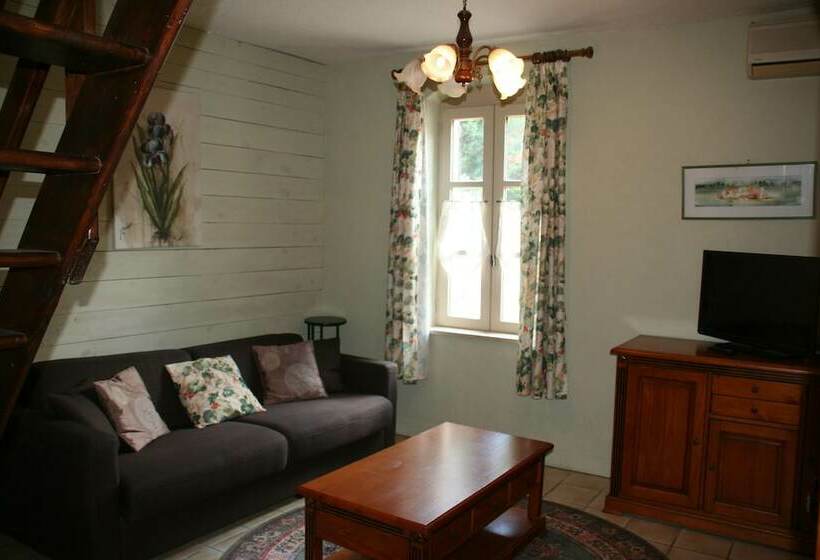 펜션 La Ferme Du Domaine Des Parisses