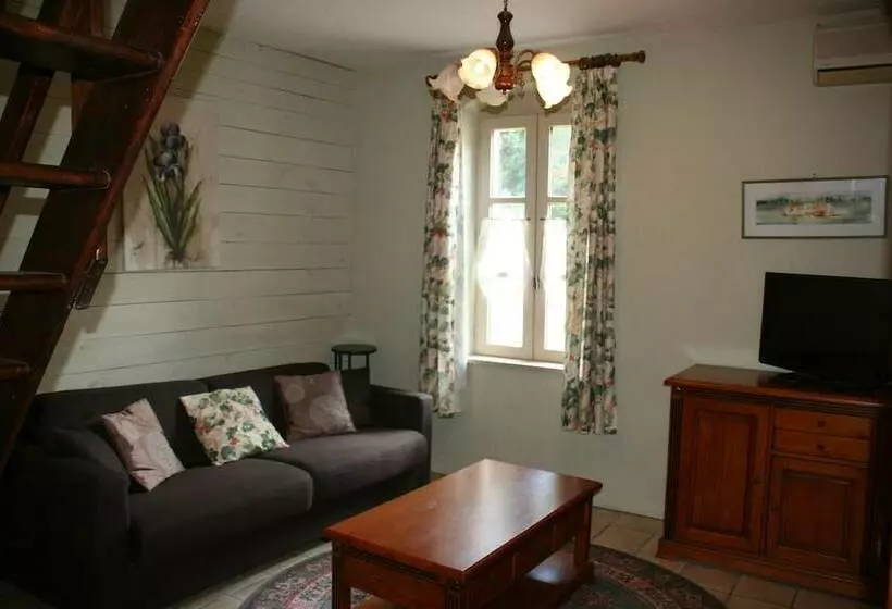Majatalo La Ferme Du Domaine Des Parisses