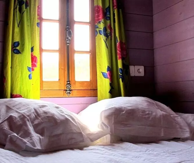 ペンション Les Roulottes Du Lauragais