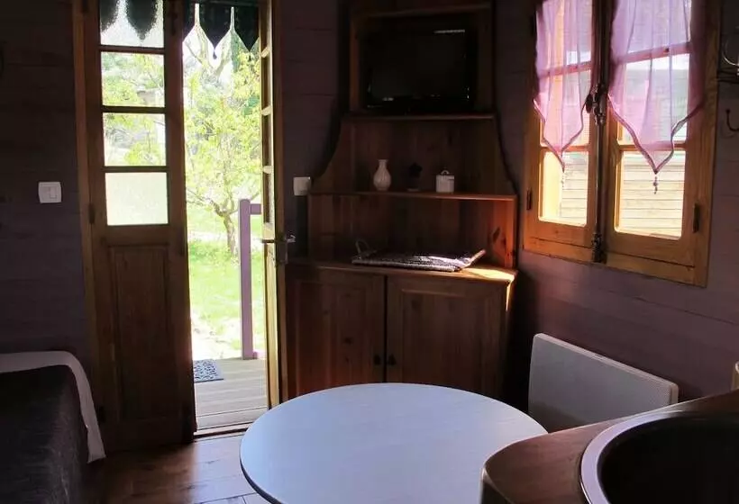 ペンション Les Roulottes Du Lauragais