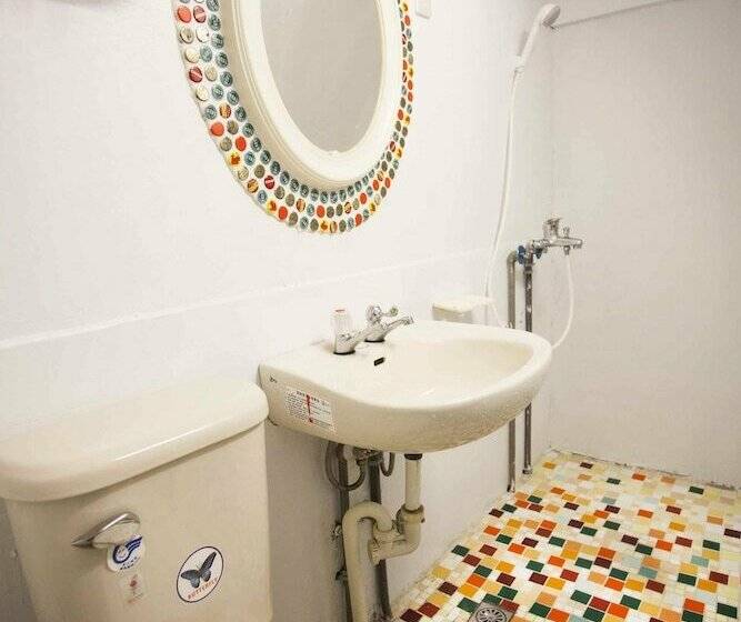 Wave Elephant Backpacker Hostel