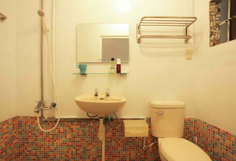 Wave Elephant Backpacker Hostel