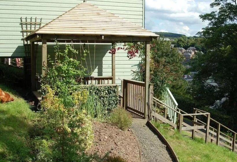Lovely Cottage In Garden Grounds Near Centre