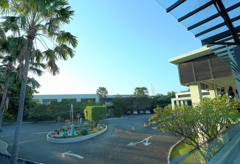 فندق Tanjung Kodok Beach Resort