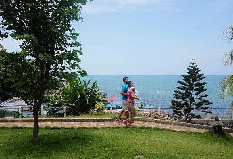 فندق Tanjung Kodok Beach Resort