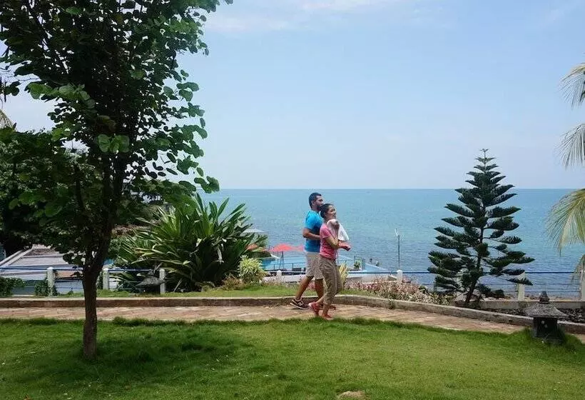 Hotelli Tanjung Kodok Beach Resort