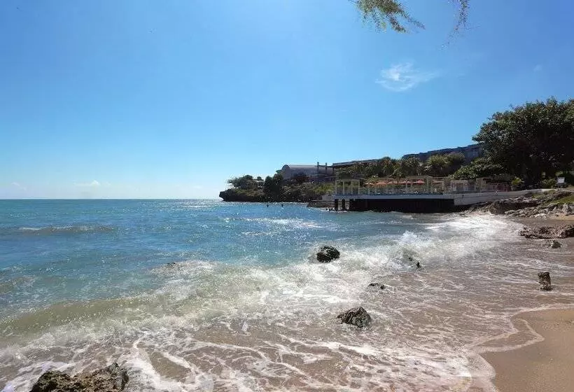 Hotelli Tanjung Kodok Beach Resort