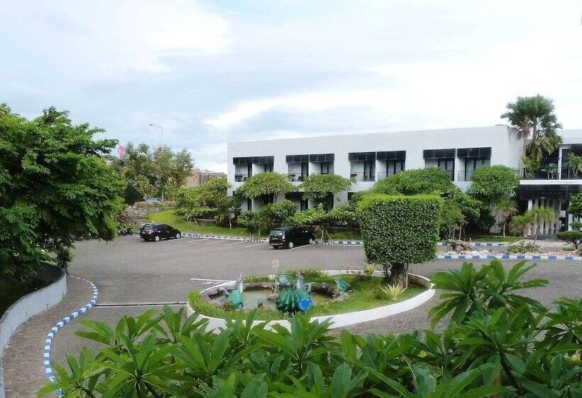 فندق Tanjung Kodok Beach Resort