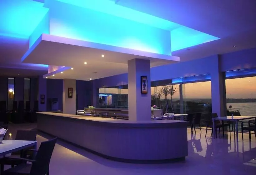 Hotelli Tanjung Kodok Beach Resort